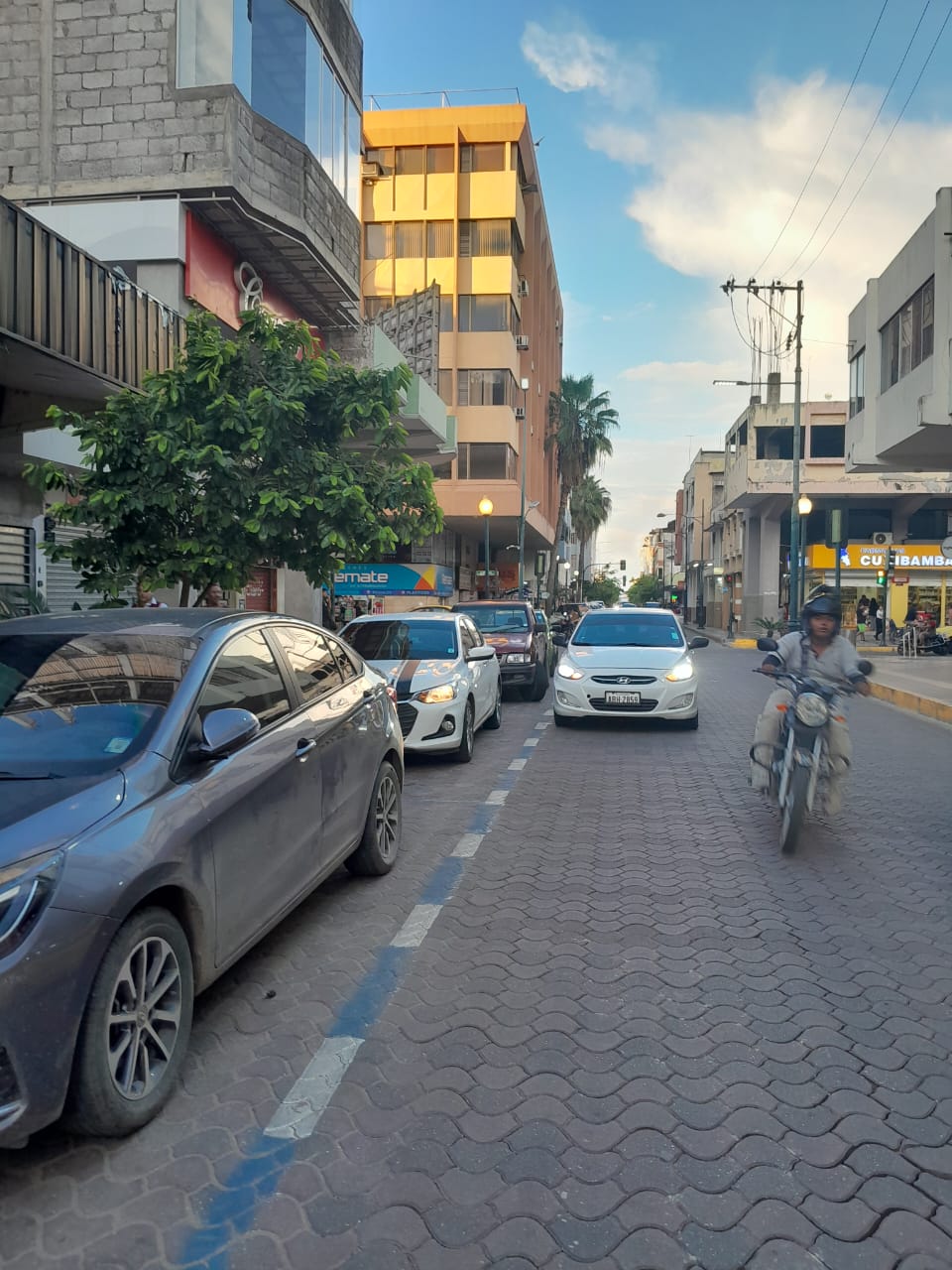 PARQUEDEROS PUBLICOS EN LA CIUDAD: Una Necesidad&nbsp;Urgente.